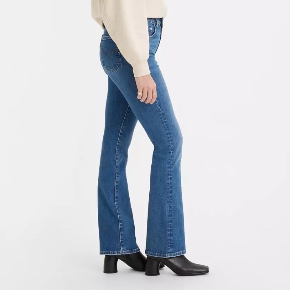 LEVI’S Premium 725 High Rise Bootcut Women’s Jeans Medium Wash Size 28W/30L*